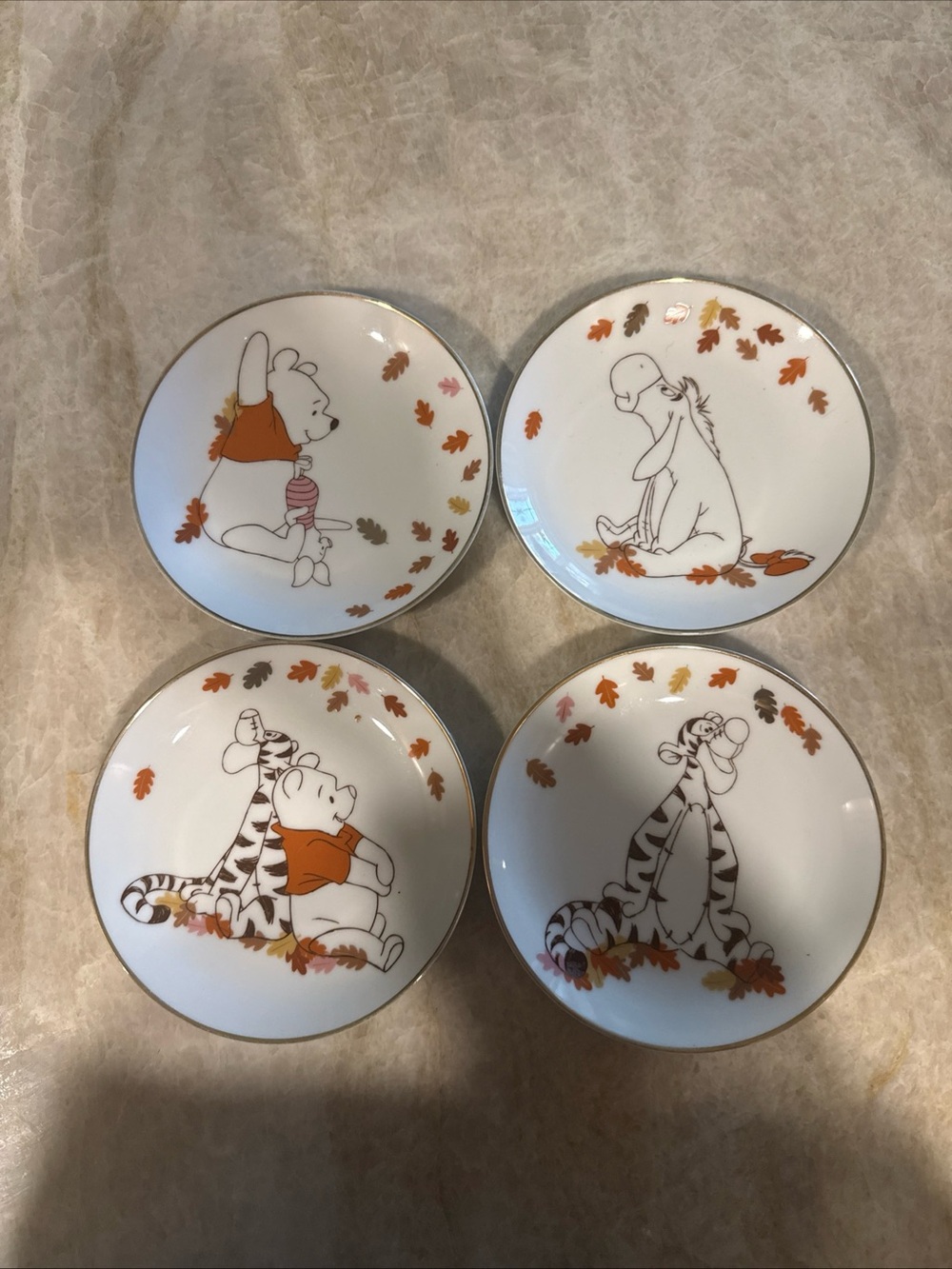 Set Of 4 DISNEY WINNIE The POOH APPETIZER DESSERT PLATES Autumn Fall